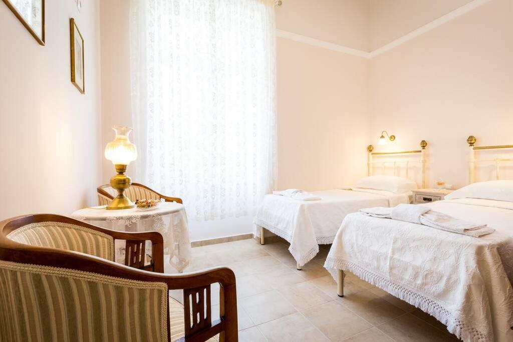 Neoclassical Flat With 2 Bedrooms In Piraeus Exterior photo