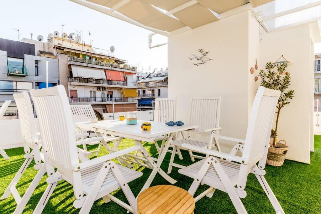 Neoclassical Flat With 2 Bedrooms In Piraeus Exterior photo